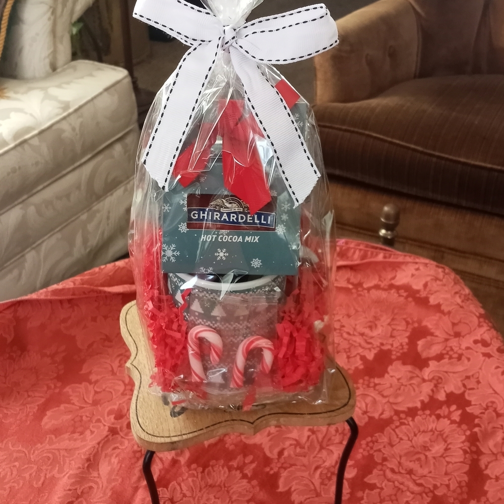 Ghirardelli Hot Cocoa & Candy Canes Gift Set ~ Free Shipping! ☆ NWT
